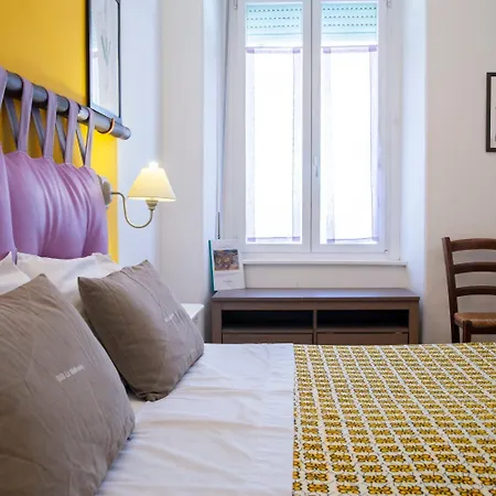 לינה וארוחת בוקר La Malvasia 4*