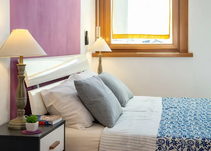 Alojamento de Acomodação e Pequeno-almoço La Malvasia 4*